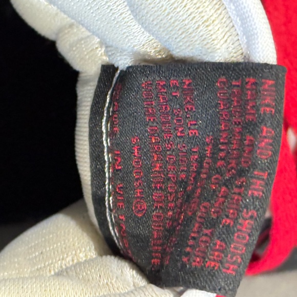 Nike Air Jordan 1 Retro High OG “Bloodline”Sneakers - Black, White, Red SZ9 - Picture 3 of 6